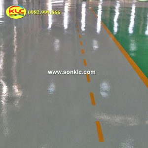 Thi công sơn epoxy nền nhà xưởng chuyên nghiệp thi công trong thời gian ngắn.